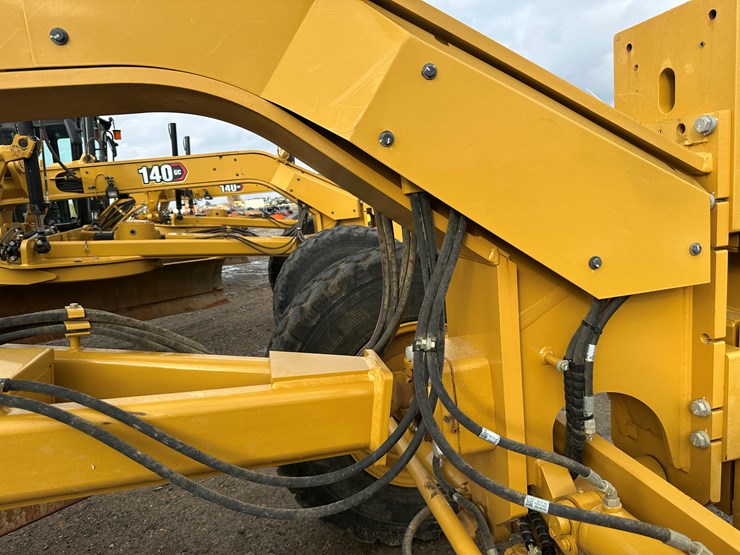 2022-caterpillar-140gc-image-42