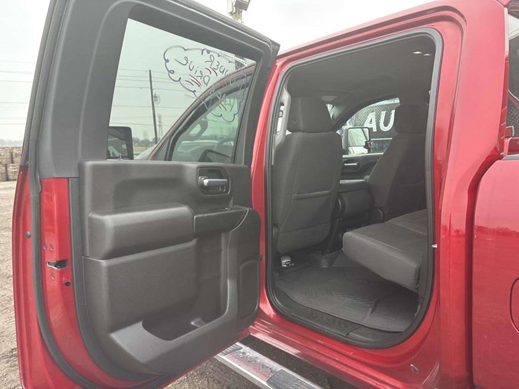 2022-chevrolet-silverado-2500-image-14