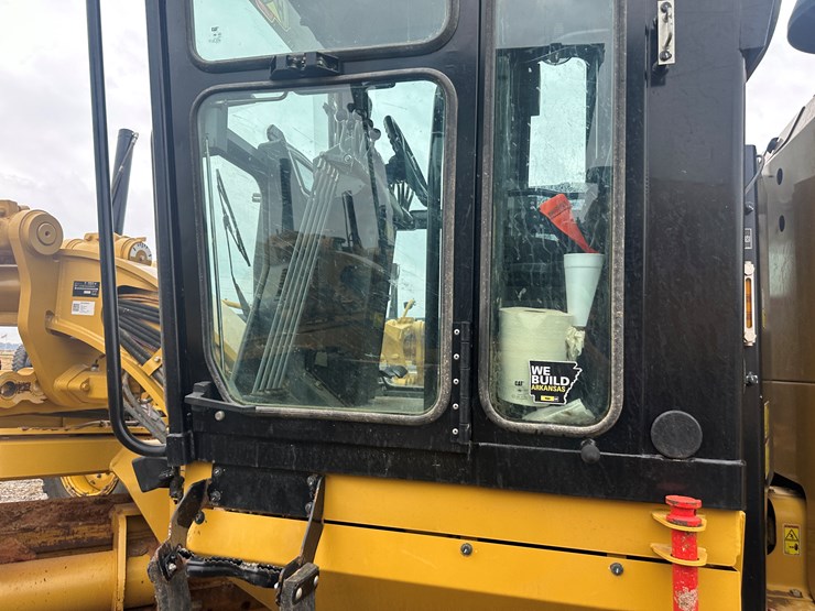 2022-caterpillar-140gc-image-31