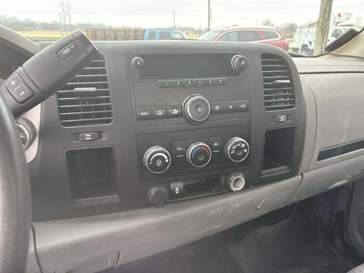 2014-chevrolet-2500-image-24