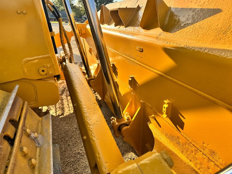 2019-caterpillar-d8t-image-8