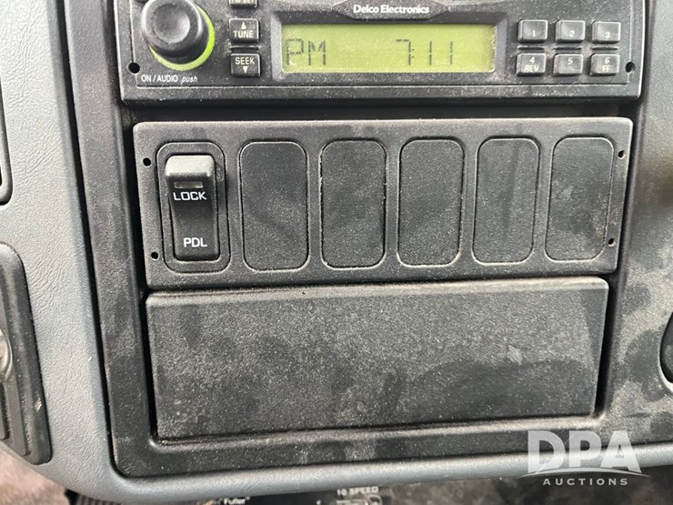 2004-international-7400-image-72