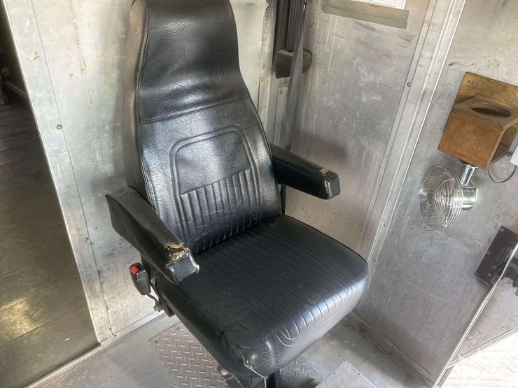 2017-freightliner-mt55-image-22