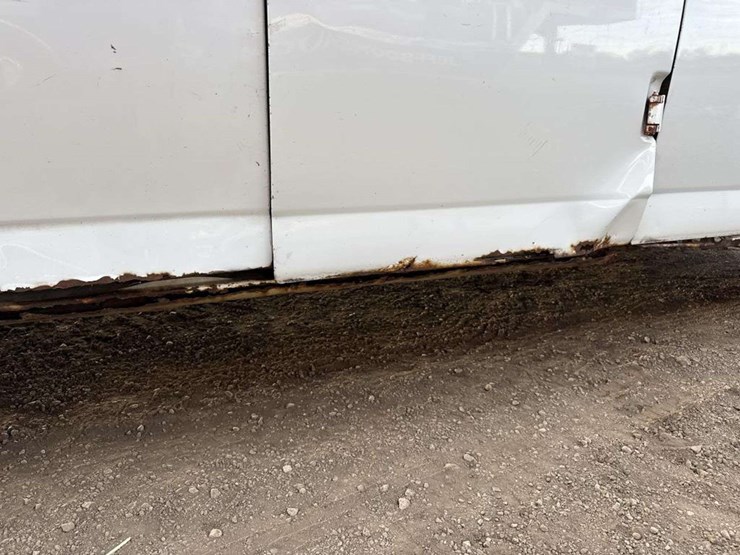 2001-chevrolet-express-g2500-image-17