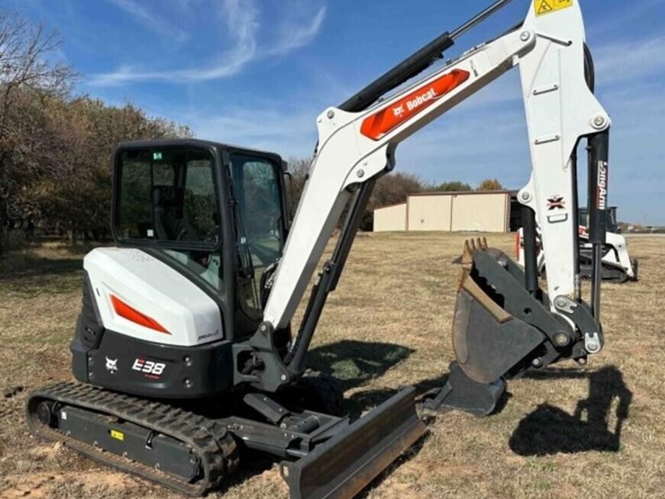 5802024-bobcat-e38-mini-excavator-image-33