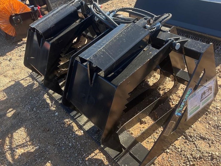 future-72in-hydraulic-skid-steer-hollow-wood-grabb-image-2