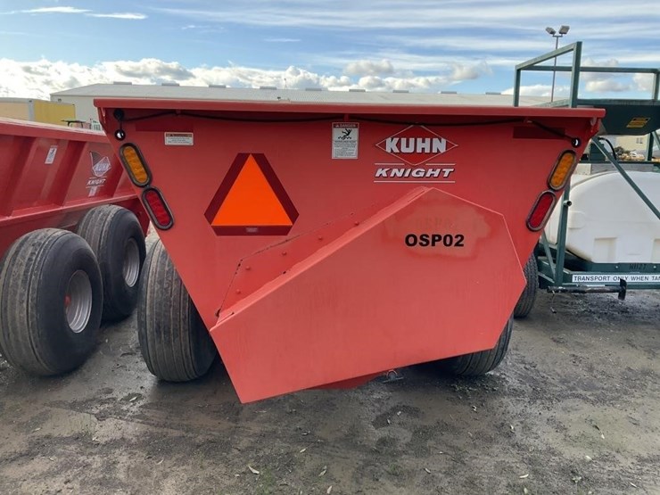 kuhn-slinger-8118-7'x16'-pull-pto-manure-spreader-image-5
