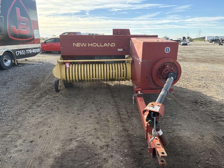 new-holland-570-image-8