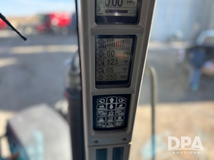 2018-case-ih-340-image-33