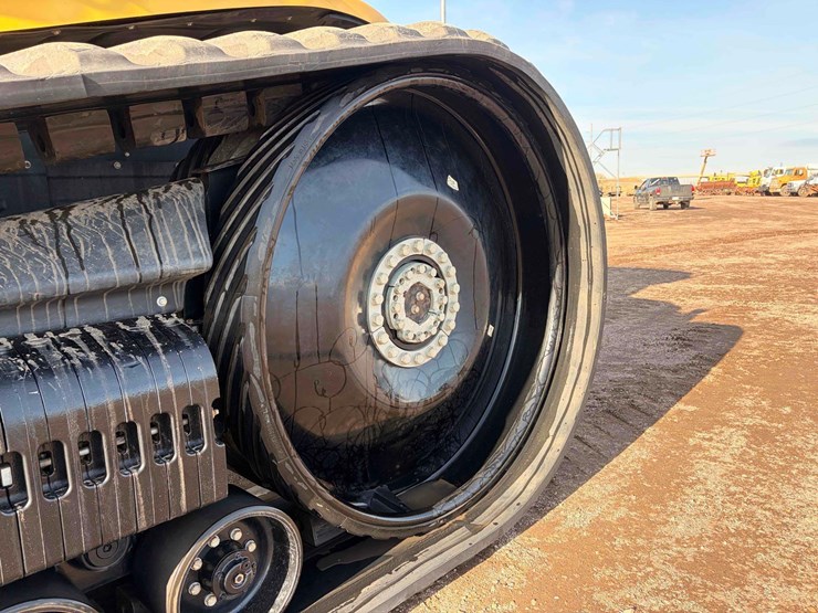 2020-agco-mt875e-large-frame-row-crop-track-tractor-image-9