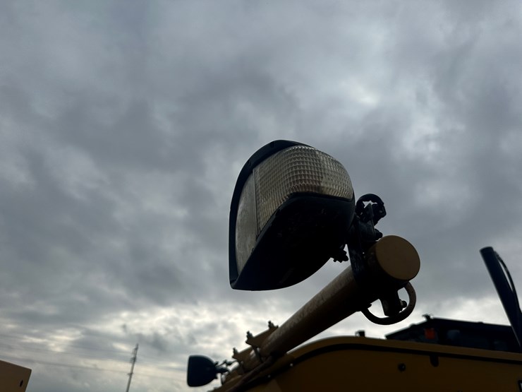 2022-caterpillar-140gc-image-37