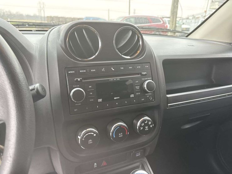 2010-jeep-compass-image-23