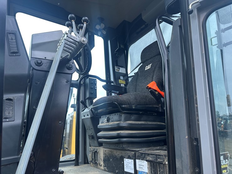 2022-caterpillar-140gc-awd-image-100