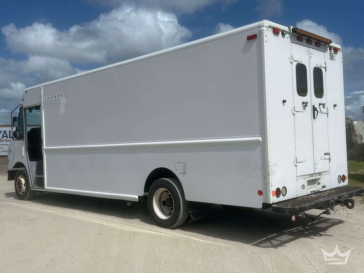 2014-freightliner-mt55-image-4