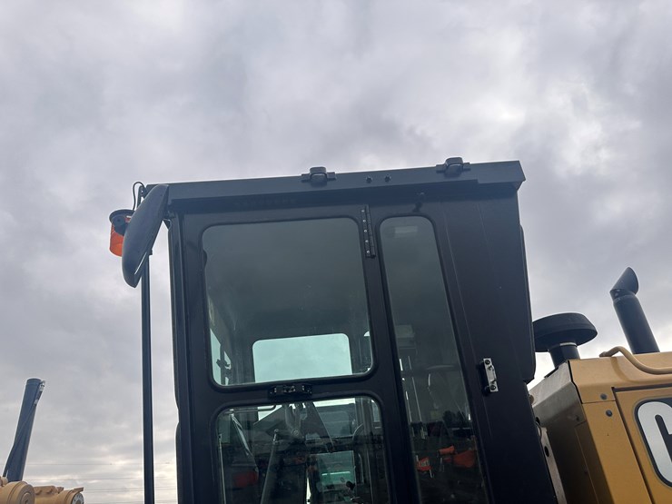 2022-caterpillar-140gc-image-24