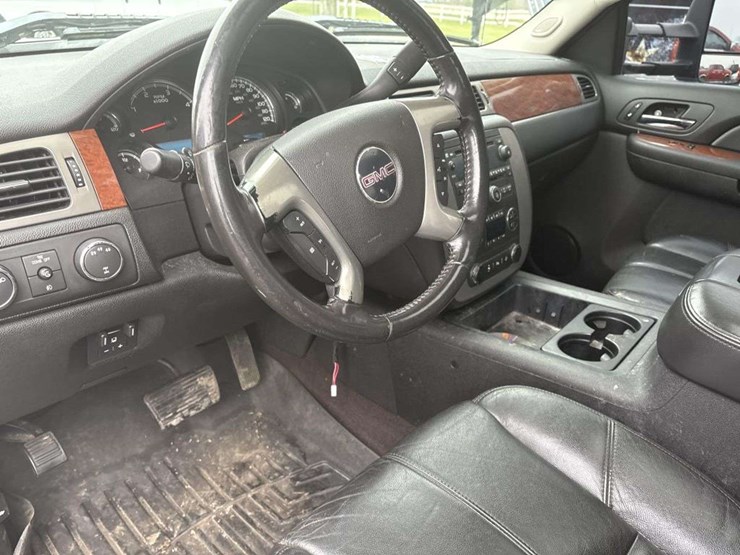 2008-gmc-3500-image-21