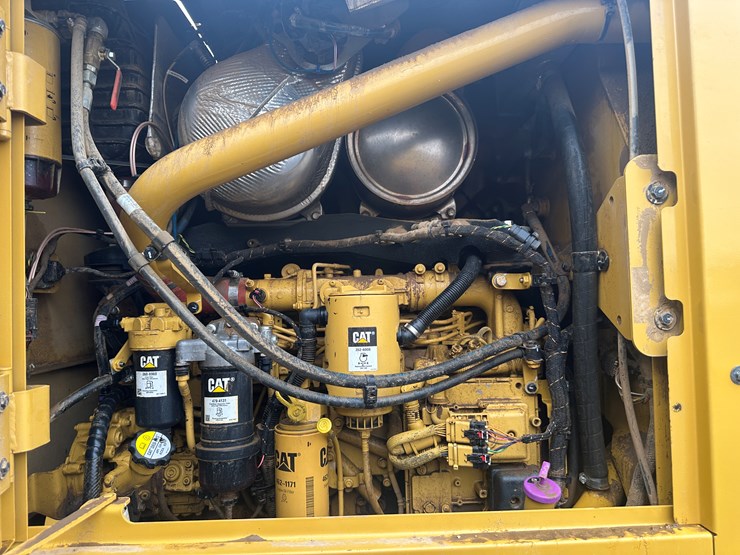2022-caterpillar-140gc-image-80