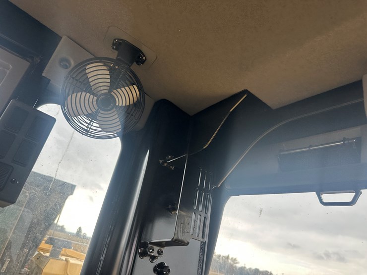 2022-caterpillar-140gc-image-92