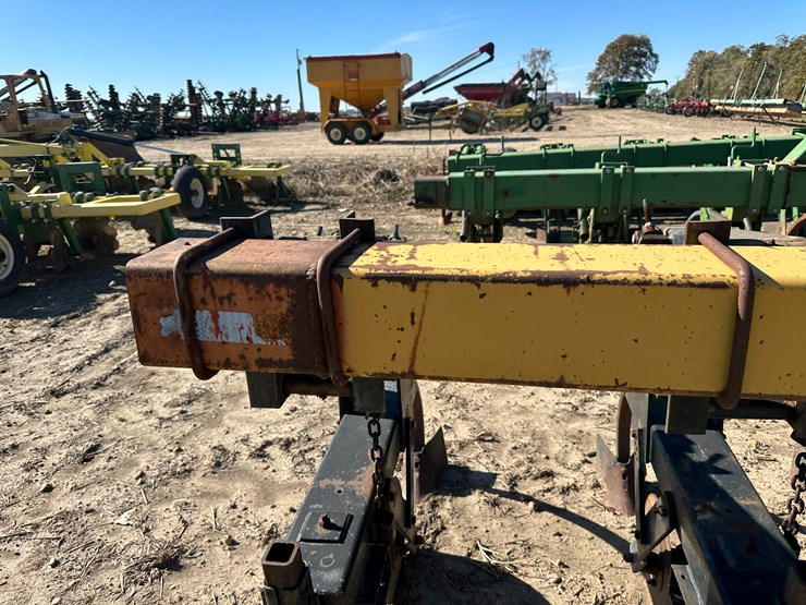 #33726-•-16-row-30"-cultivator-image-40
