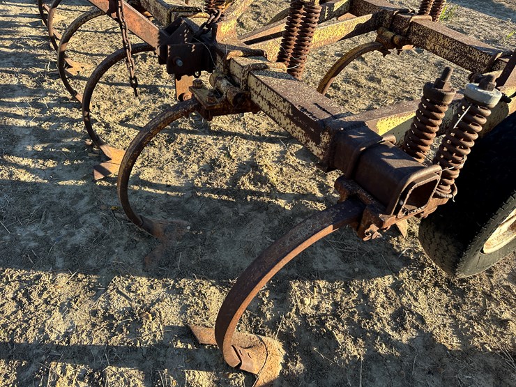 #33753-•-chisel-plow-image-18