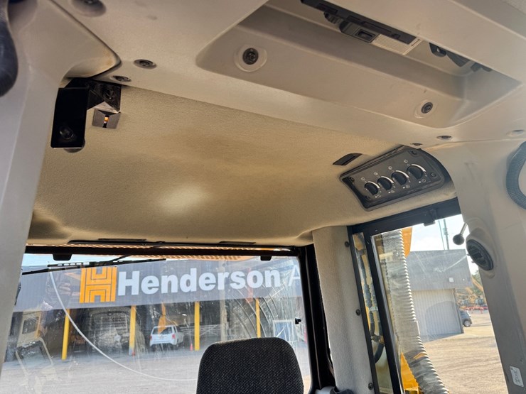 2019-caterpillar-d8t-image-44