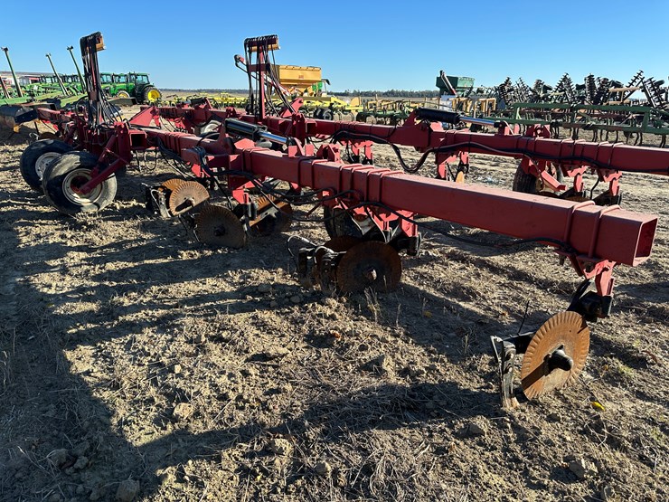 #33740-•-~20'-row-crop-cultivator-image-3