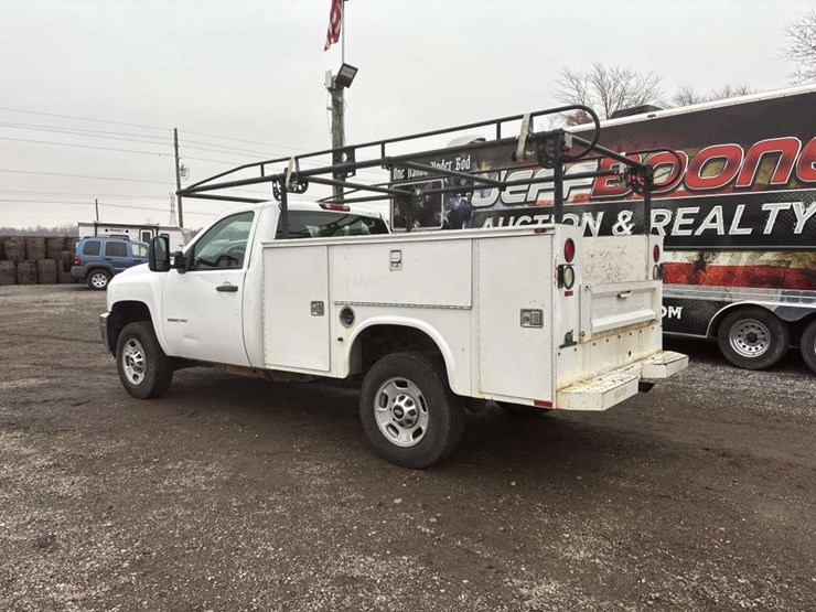 2014-chevrolet-2500-image-3