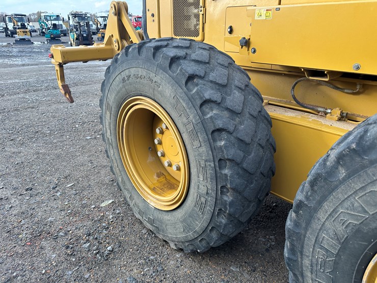 2022-caterpillar-140gc-image-11