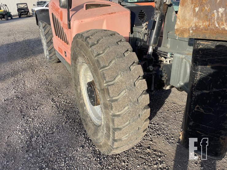 2011-jlg-g10-55a-image-26