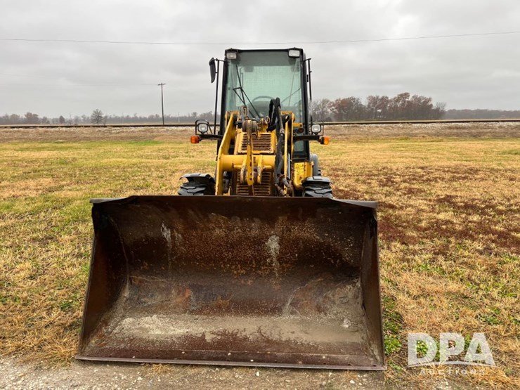 2005-caterpillar-904h-image-2