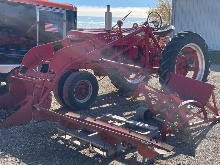 #3012-•-mccormick-farmall-h-narrow-front-tractor-with-loader-image-1