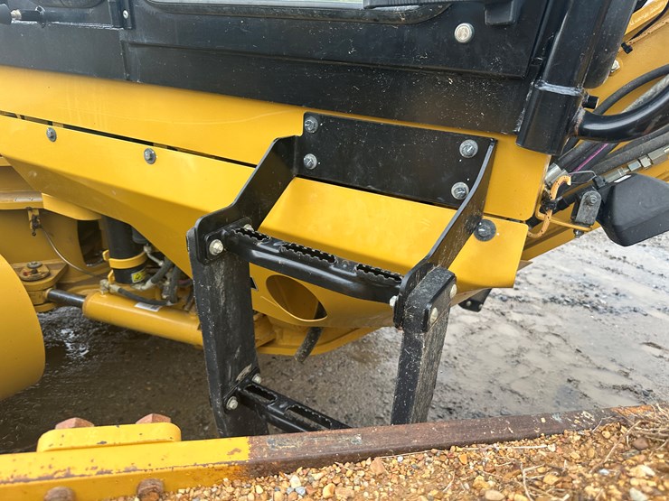 2022-caterpillar-140gc-image-55