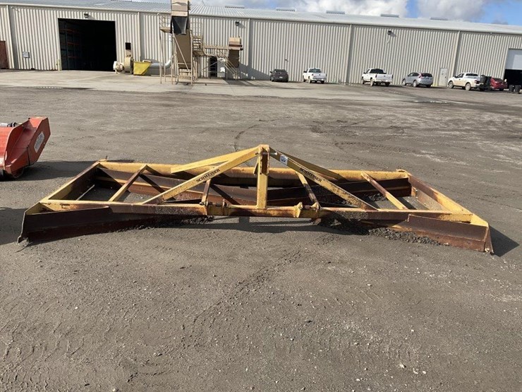 schmeiser-14.5'-3-pt-orchard-v-float-image-2