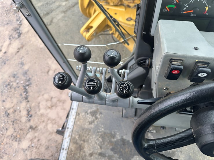 2022-caterpillar-140gc-image-87