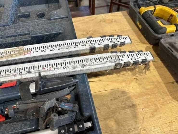 bosch-laser-level,-tripod-&-accessories-image-5