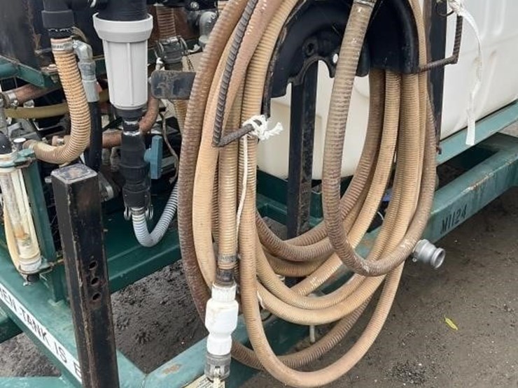 pbm-14'-400g-poly-mixing-tank-trailer-image-11