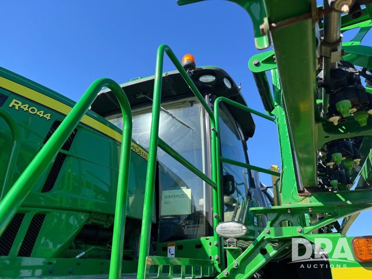 2021-john-deere-r4044-image-26