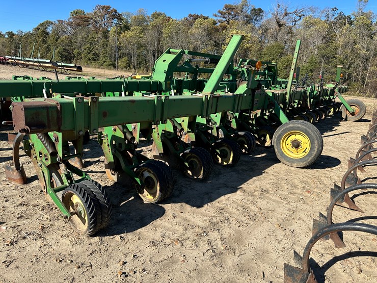 john-deere-16-image-2