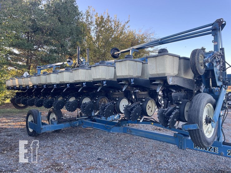 1997-kinze-2600-image-4