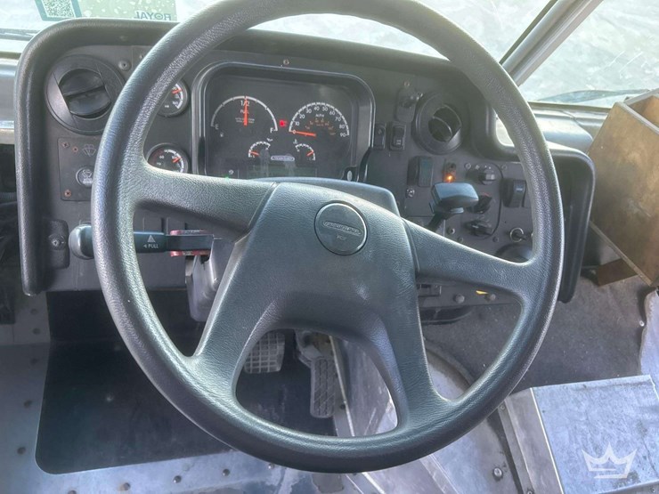 2017-freightliner-mt55-image-13