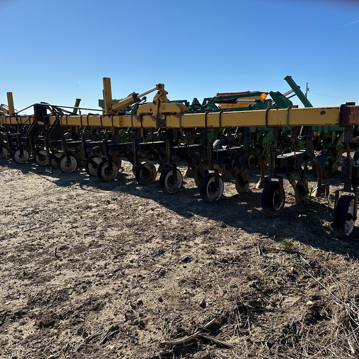 #33726 • 16-row 30" Cultivator