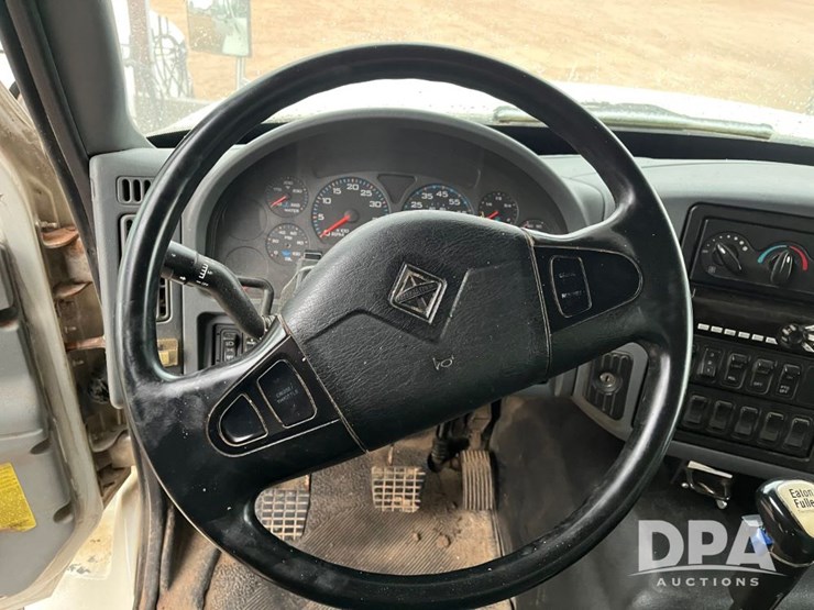 2005-international-7600-image-59