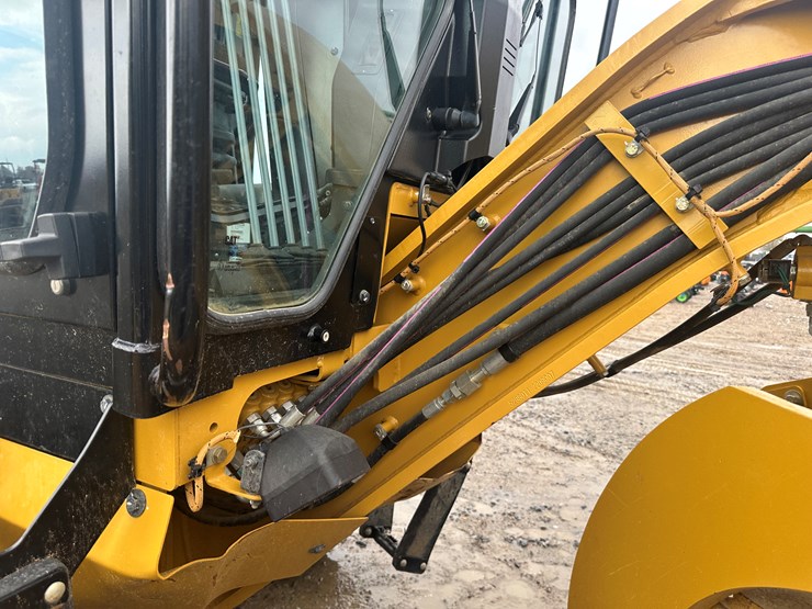 2022-caterpillar-140gc-image-54