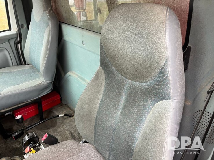 2004-international-7400-image-64