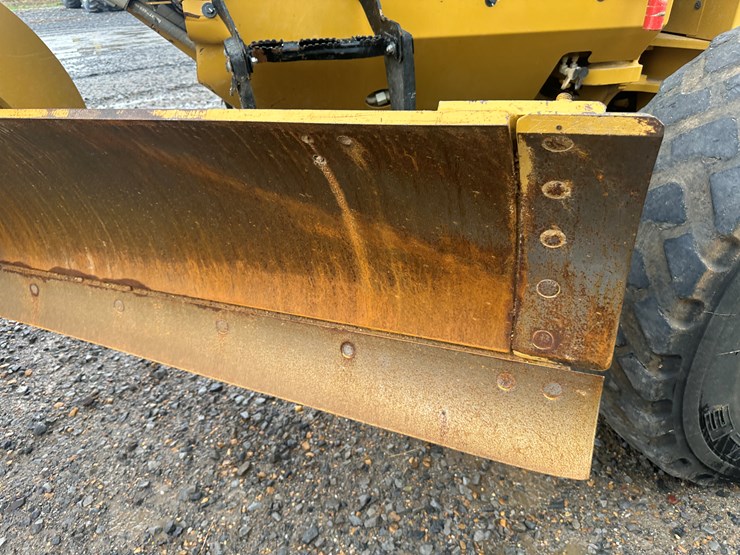 2022-caterpillar-140gc-awd-image-95