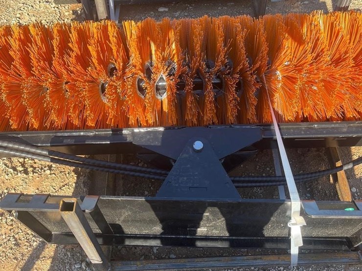 future-61in-hydraulic-skid-steer-sweeper-image-4