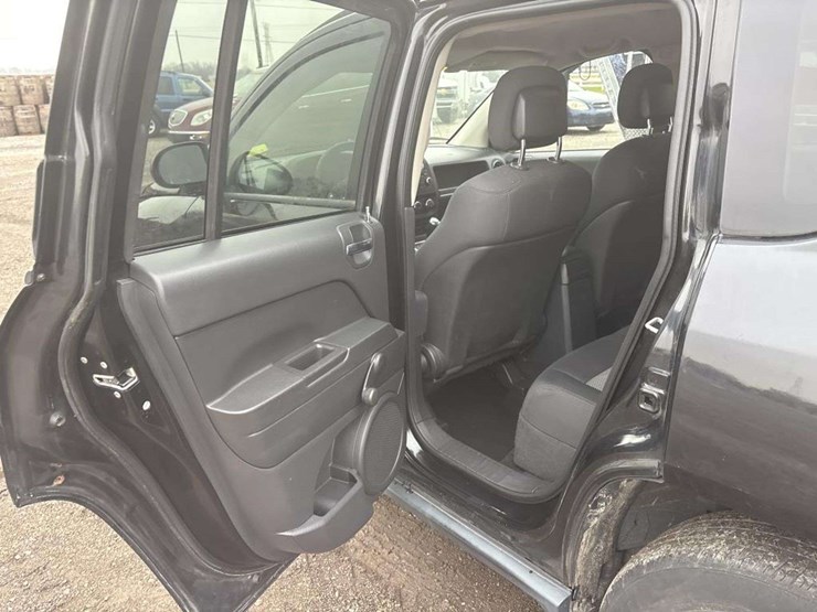 2010-jeep-compass-image-15