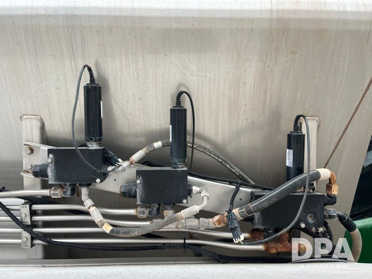 2017-john-deere-f4365-image-27