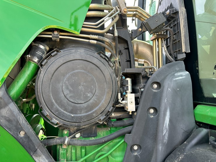 2010-john-deere-8285r-image-40