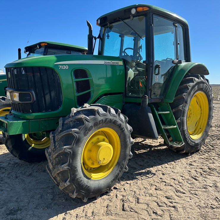 2010 JOHN DEERE 7130